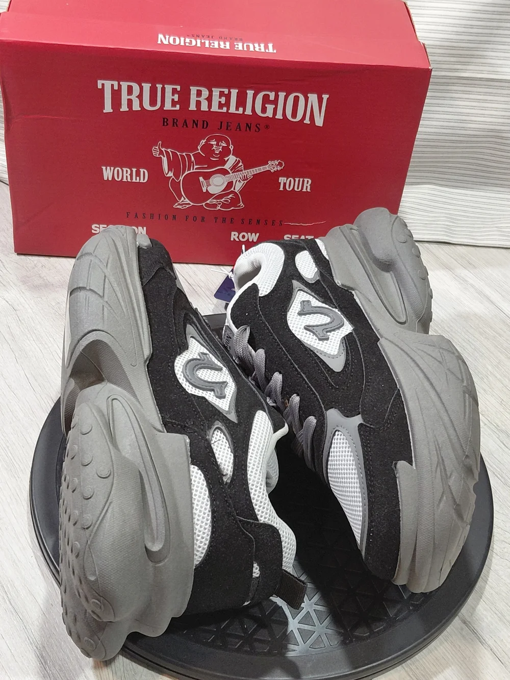 NWT True Religion Men's Cole Jogger Black & Grey Chunky Runner Sneakers Size M10